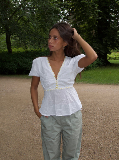 Toria top with flowers - White