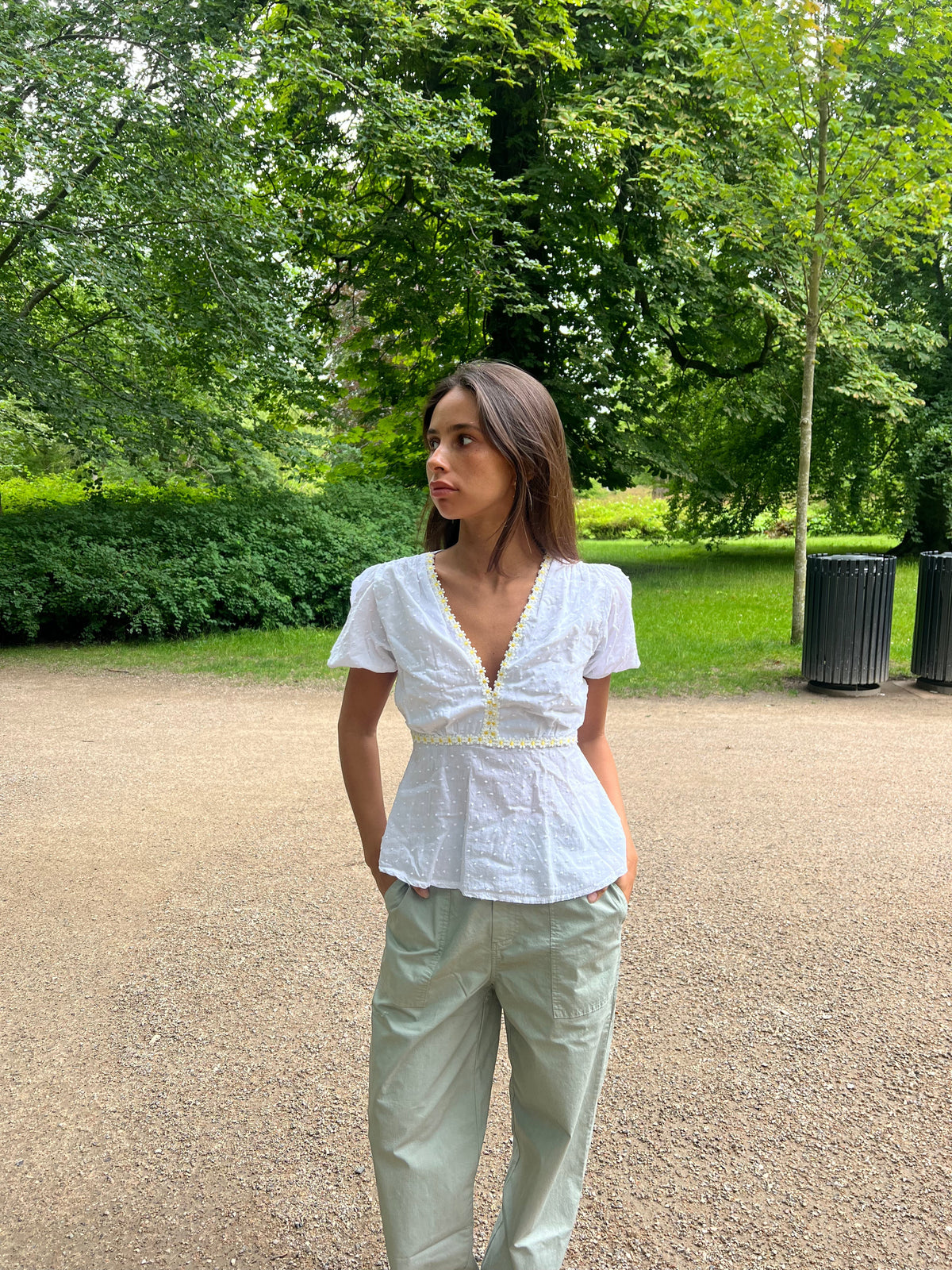 Toria top with flowers - White