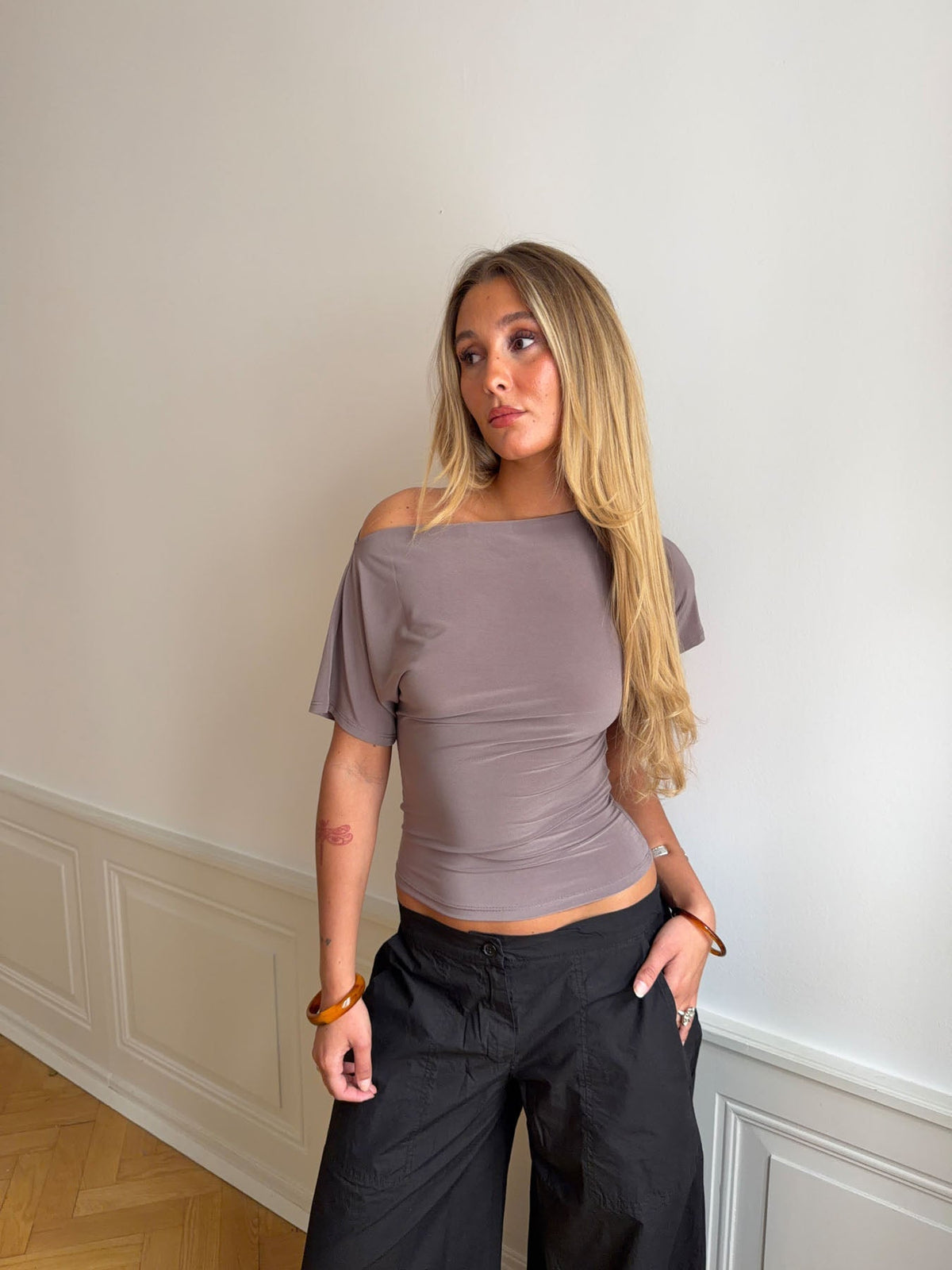 Florine fitted t-shirt – Taupe
