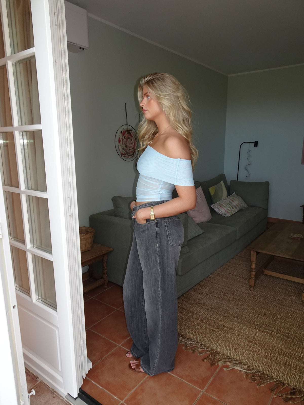 Victoire off-shoulder top in mesh – Light blue